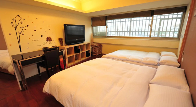 SOGO Dept. Zhongxiao Fuxing MRT, Boek Pension Taybey China