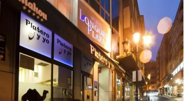 Кровать в общем номере Hotel Longoria Plaza by Pandora Hoteles