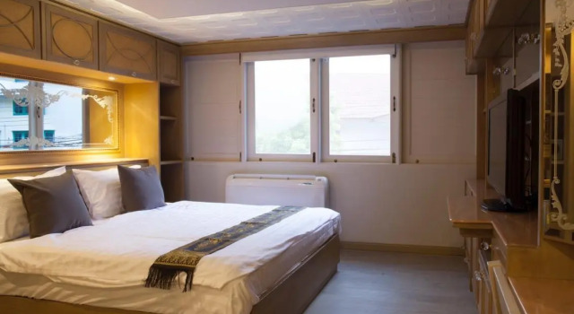 Двухместный номер Deluxe Golden Mountain Hostel