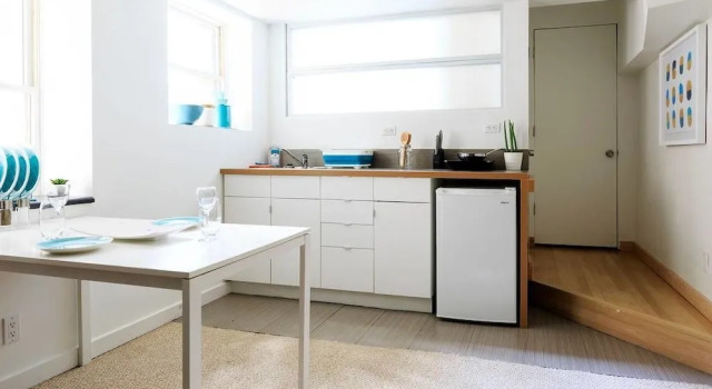 Апартаменты c 1 комнатой с балконом Argyle Basement Elegant 1 BR and Sofabed