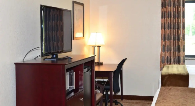 Четырёхместный номер Standard Cobblestone Inn & Suites - Clarion
