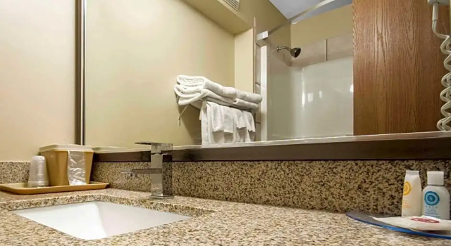 Четырёхместный люкс Comfort Inn & Suites