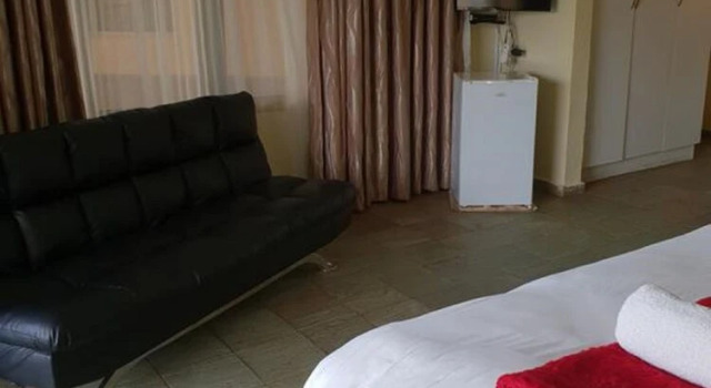 Tiffanys Canyon Lodge, Buchen Sie Hotel Shimabala Kafue