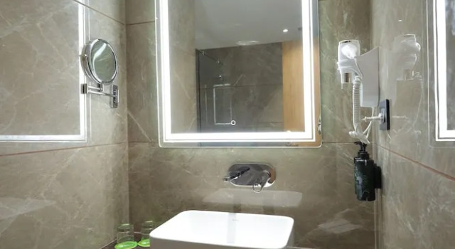 Номер Premium Ramada Encore by Wyndham Viramgam