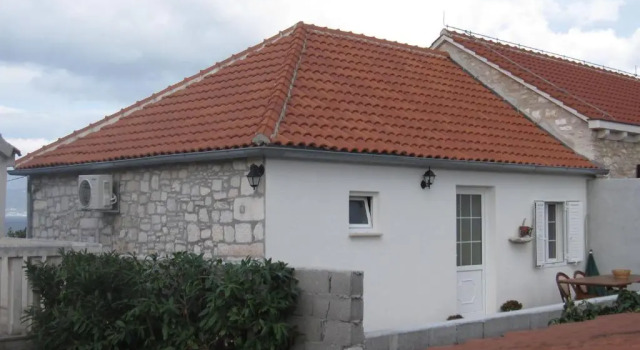 Apartment Siniša - 300 m from beach, Book Lejlighed Hoteller i Split Region med parkering, Parkering