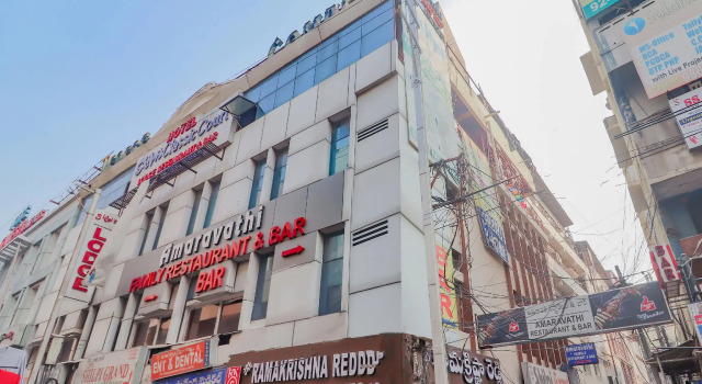OYO 76332 Hotel Sai Manikanta Inn, Rezerwuj Hotel Hajdarabad 