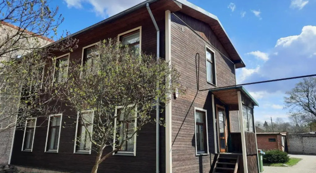 Апартаменты Цокольный этаж с 2 комнатами Wooden House near City center
