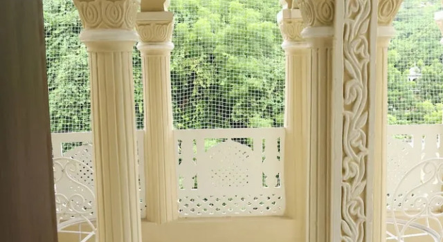 Номер Business с балконом и с видом на горы Jaipur Qila - A Boutique Hotel and Rooftop Cafe