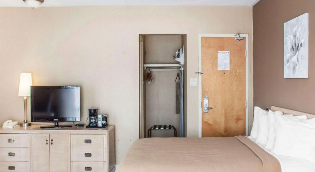 Четырёхместный номер Standard Quality Hotel Fallsview Cascade