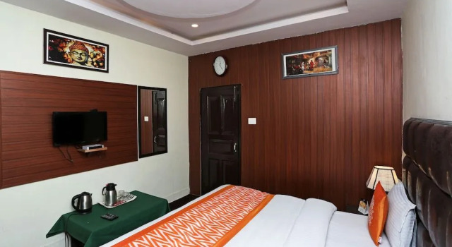 OYO 8077 Hotel Madhuban