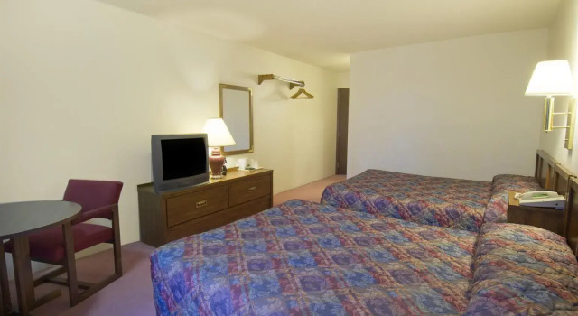 Четырёхместный номер Standard Americas Best Value Inn Laramie