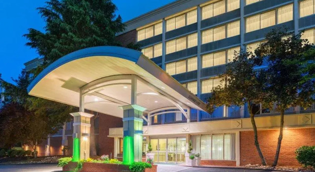 Кровать в общем номере Holiday Inn Charlottesville-Monticello by IHG