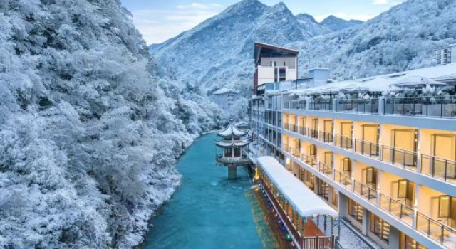Weijianshan Homestay (Shennongjia Muyuzhen Xiangxi Street Branch)