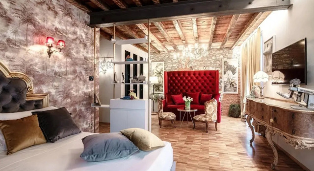 Люкс Deluxe с балконом Aurum - Como Luxury Suites