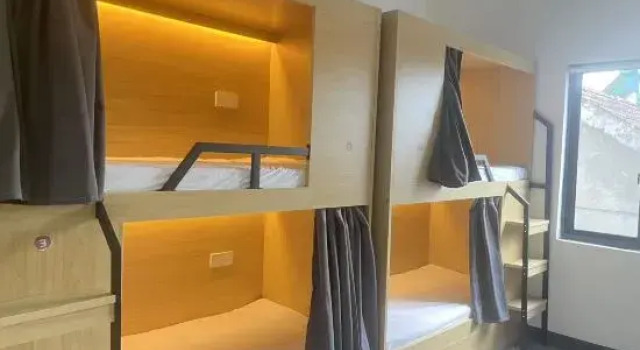 Кровать в общем номере (мужской номер) Dengba Chinese Inn (Anji Xiaofeng)
