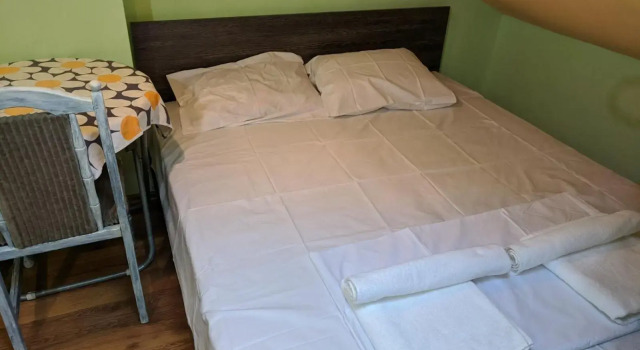 Midtown Place Apartment Loft таванска стая с баня DORIS 2, Забронировать Апартаменты/квартира Апартаменты Бани, Апартаменты/квартира