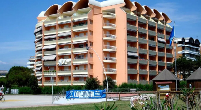 Splendid Three-room Apartment for 6 Guests Near the sea by Beahost Rentals, Забронировать Апартаменты/квартира Каорле Линьяно-Ривьера