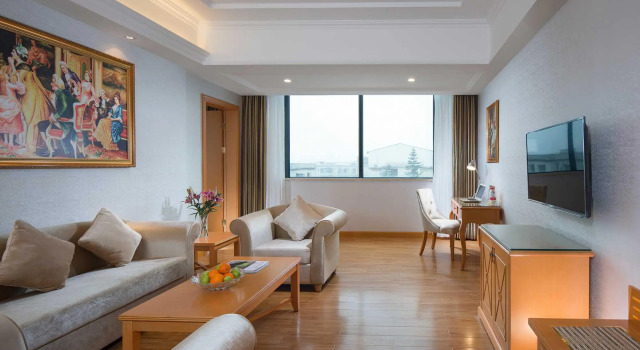 Люкс Deluxe Vienna Hotel Guangdong Zhaoqing Sihui Center Jade Expo Market