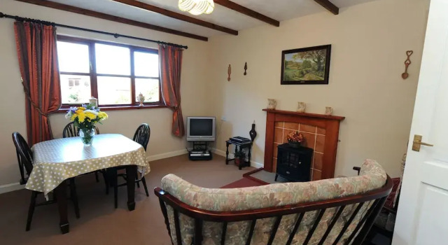 Cosy 1-bed Cottage w/ Hot Tub, Boek Vakantiehuis St Dogmaels 