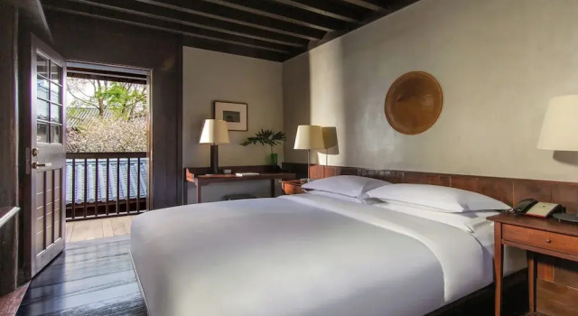 Номер Deluxe Lijiang Old Town Lanshe Hotel