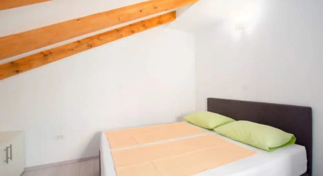 A6 - Spacious apt With the sea View & use of Pool, Varaa Huoneisto Hotellit Strožanac pysäköinnillä, Pysäköinti