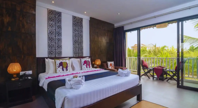 Двухместный номер Deluxe с балконом и с видом на бассейн Angkor Land House