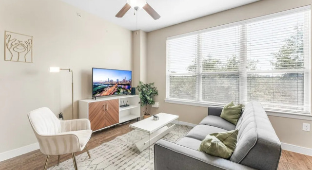 Fun Soco 1BR King Suite w Gympickleballlaundry