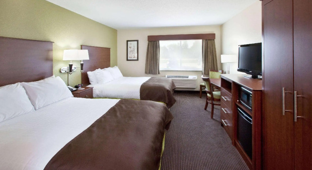 Четырёхместный номер Standard AmericInn by Wyndham Osage