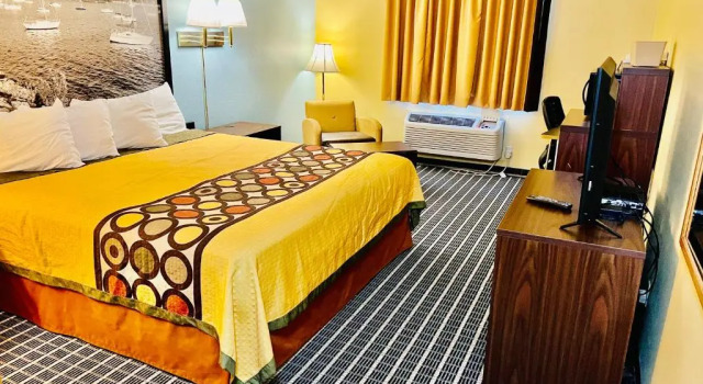 Standard Zimmer Super 8 by Wyndham Red Wing
