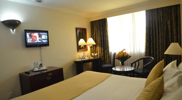 Jacaranda Hotel Nairobi, Prenota Hotel Hotel a Nairobi con colazione, vicino a Centro commerciale The Sarit Centre, Colazione