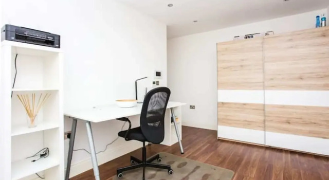 Energised Apartment With Gym in Brent Park