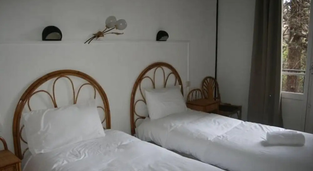 Двухместный номер Standard Logis Hotel-restaurant Les Glycines