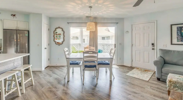 NMB Condo: Walk to the Beach or Use the Pool!