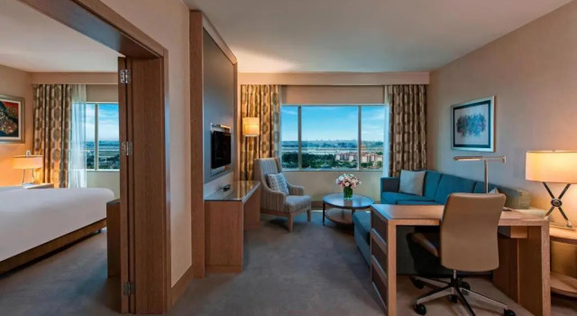 Двухместный люкс Marmara with city view, partial sea view Renaissance Polat Istanbul Hotel