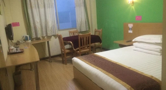 Enshi Fast 8 Business Inn, Prenota Hotel Hotel a Enshi Prefecture con parcheggio, Parcheggio