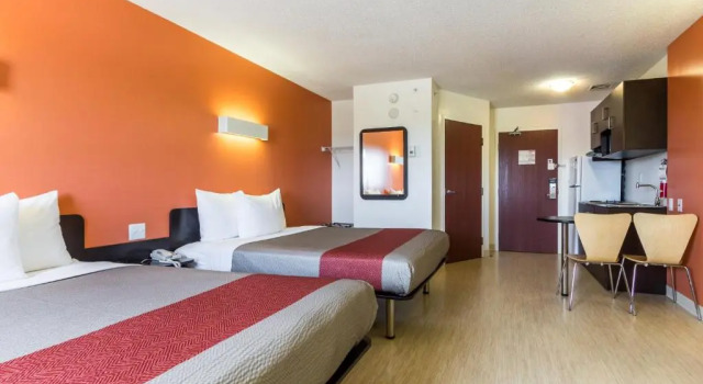 Четырёхместный номер Deluxe Motel 6-Kingston, ON