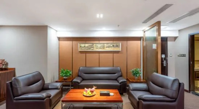 Люкс Rong jin Hotel (Beihai Railway Station)