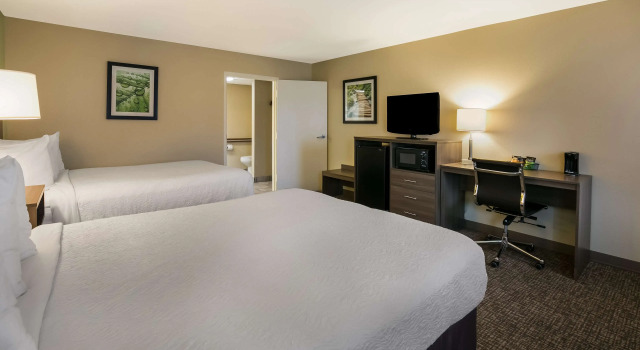 Четырёхместный номер Standard Best Western Milton Inn