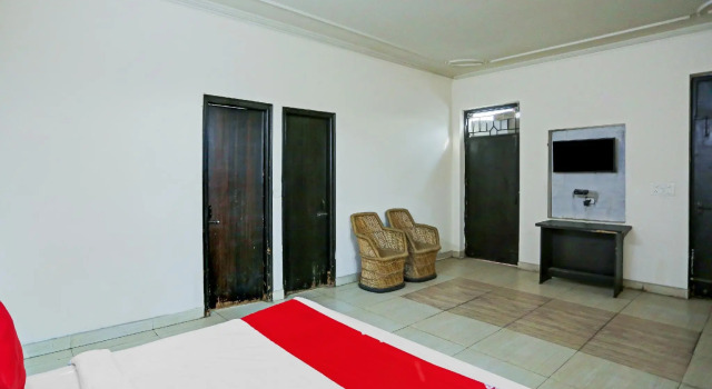 OYO 73745 Hotel Royal Green Residency