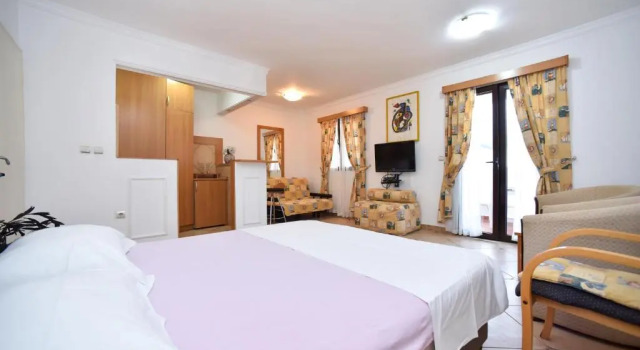 Студия с видом на море Bologna Apartments