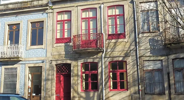 Canvas Atelier Hostel, Забронировать Хостел Хостелы Порту, рядом с Дом-музей Абилиу-Мануэла ди Герра-Жункейру, Хостел