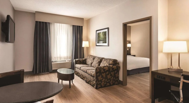 Люкс Radisson Hotel & Conference Center Rockford