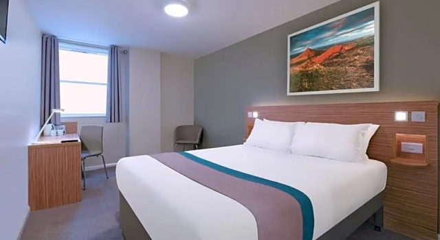 Номер Standard Travelodge Gatwick Airport Central