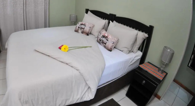 Апартаменты Summer Garden Guest House (The Flower Box)