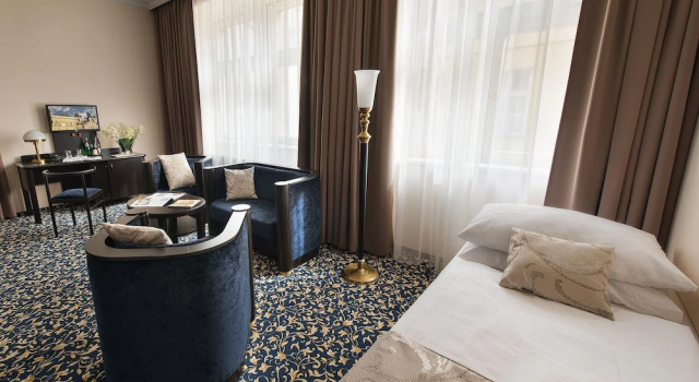 Трёхместный номер Standard EA Hotel Royal Esprit