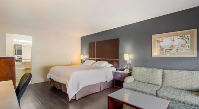 Двухместный люкс SureStay Hotel by Best Western Sarasota Lido Beach