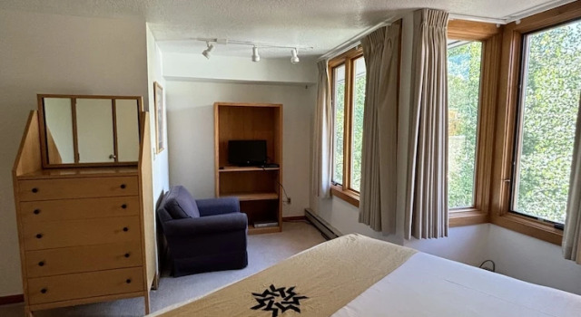 Large 3br Condo On Bus Route Argentine 1517 kids Ski Free 3 Bedroom Condo