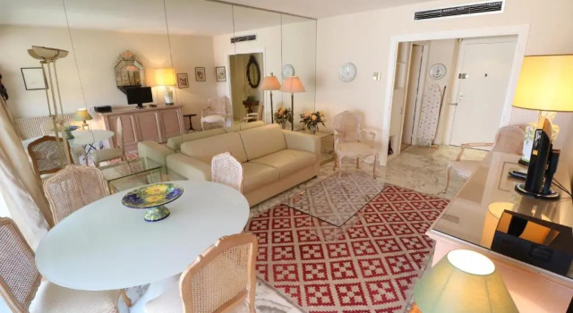 Luxury 1 Bedroom Jardins Croisette 265, Забронировать Апартаменты/квартира La Californie Pezou Канны, рядом с Galerie Alexandre Leadouze