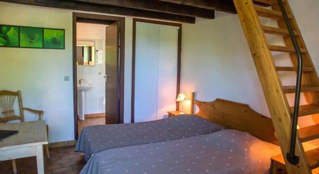 Logis Hôtel Restaurant LEscarbille, Prenota Hotel Hotel a Alvernia con parcheggio, Parcheggio