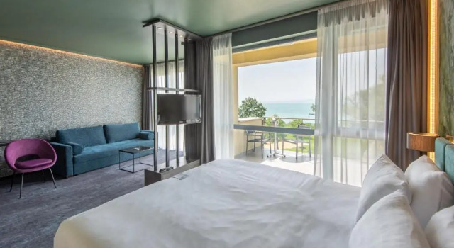 Полулюкс Hotel Azur Premium